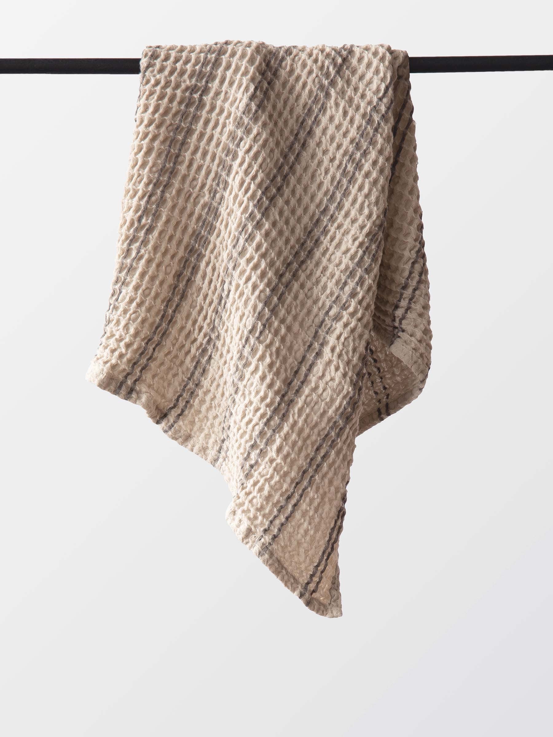 Nella handdoek taupe gestreept