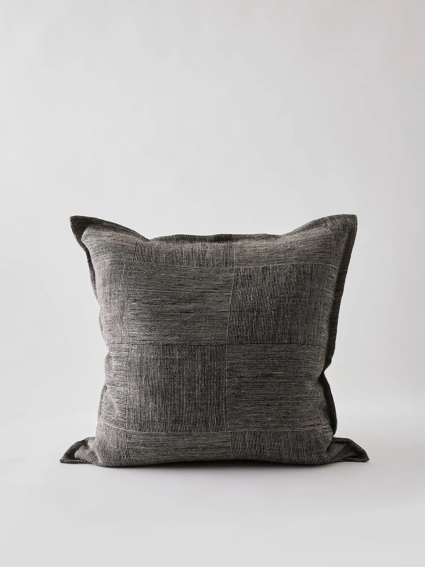 Cushion Theo