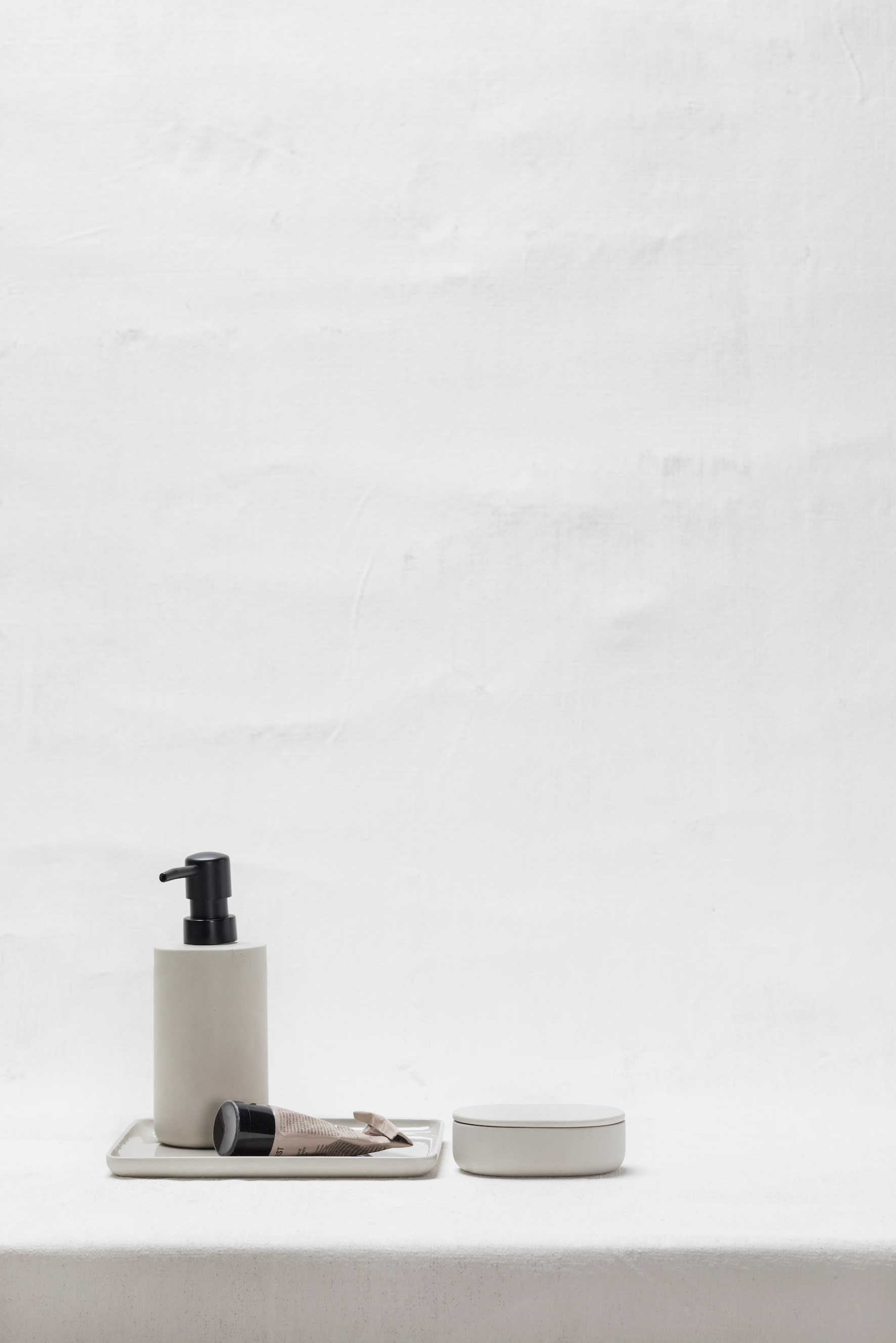 Boîte de rangement ovale avec couvercle beige - Bertrand Lejoly