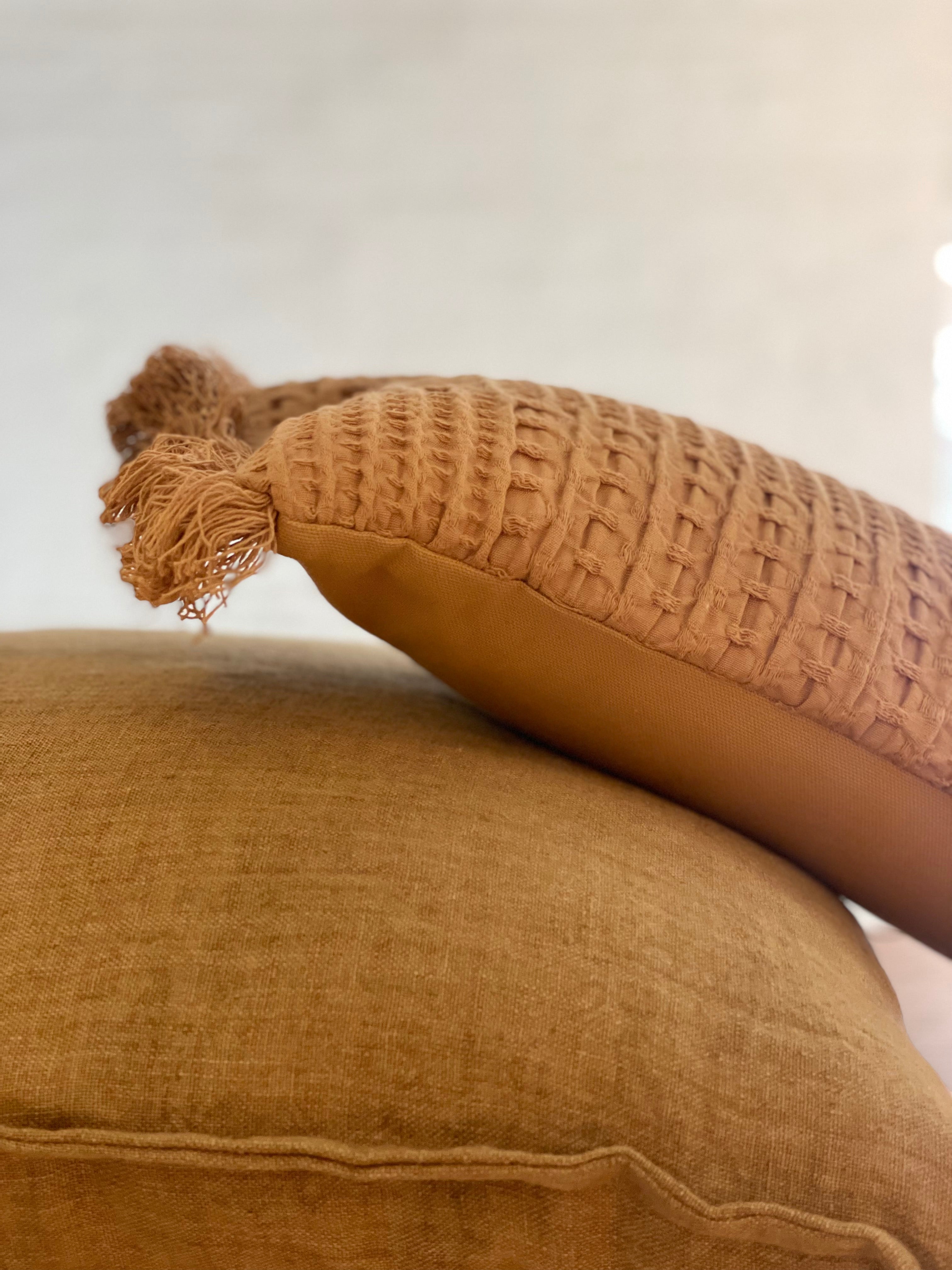 Marion linen cushion color pampas
