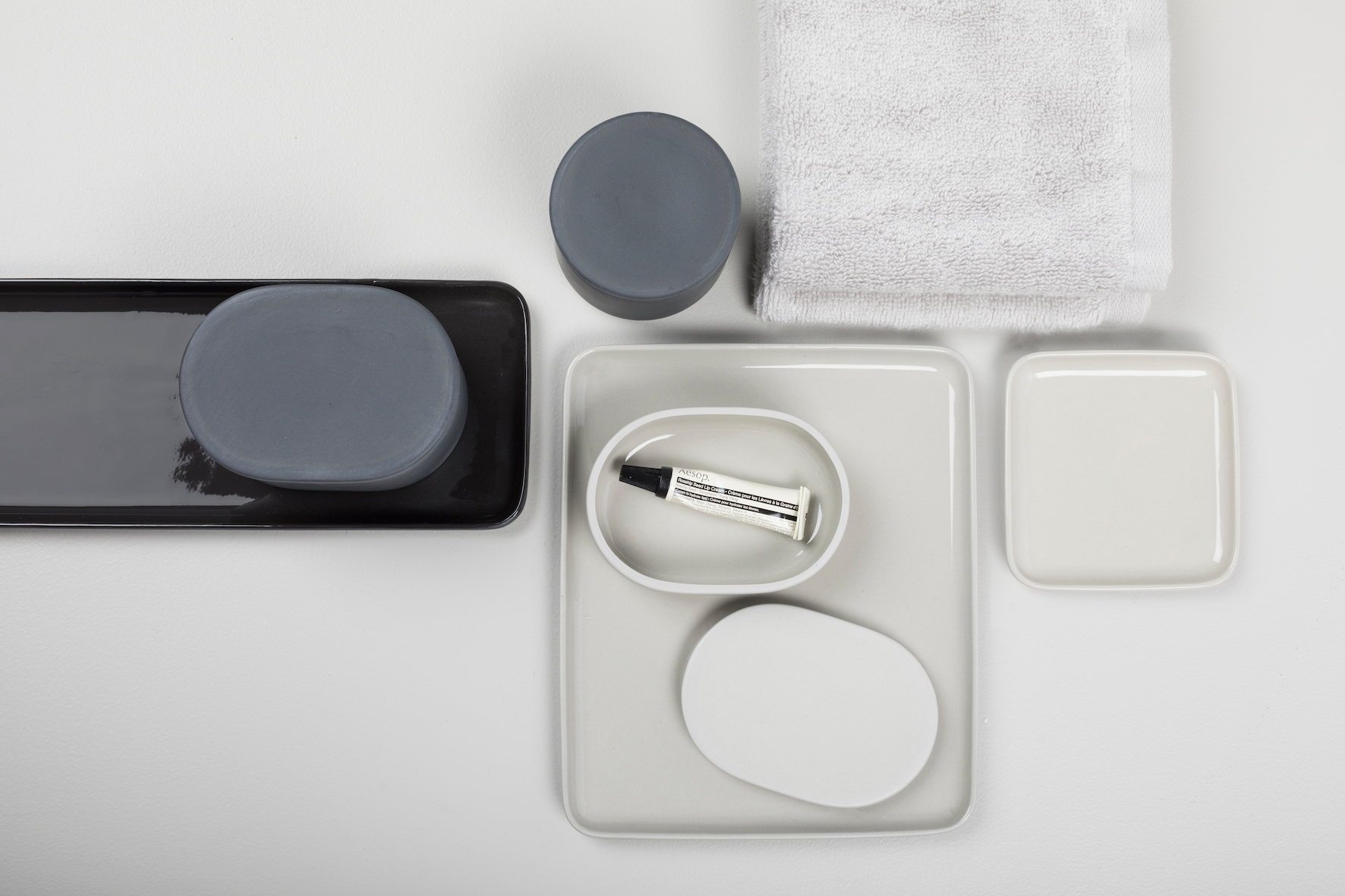 Boîte de rangement ovale avec couvercle beige - Bertrand Lejoly