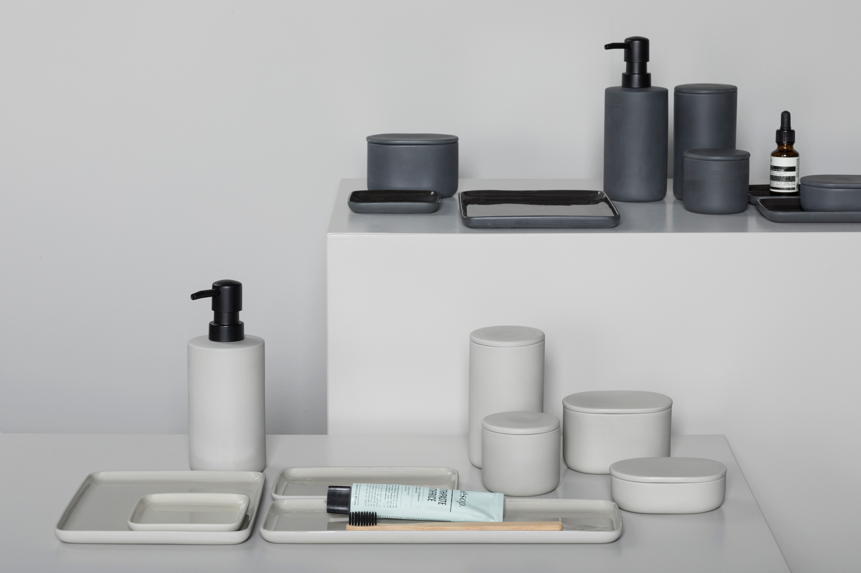 Petite boite de rangement avec couvercle gris - Bertrand Lejoly