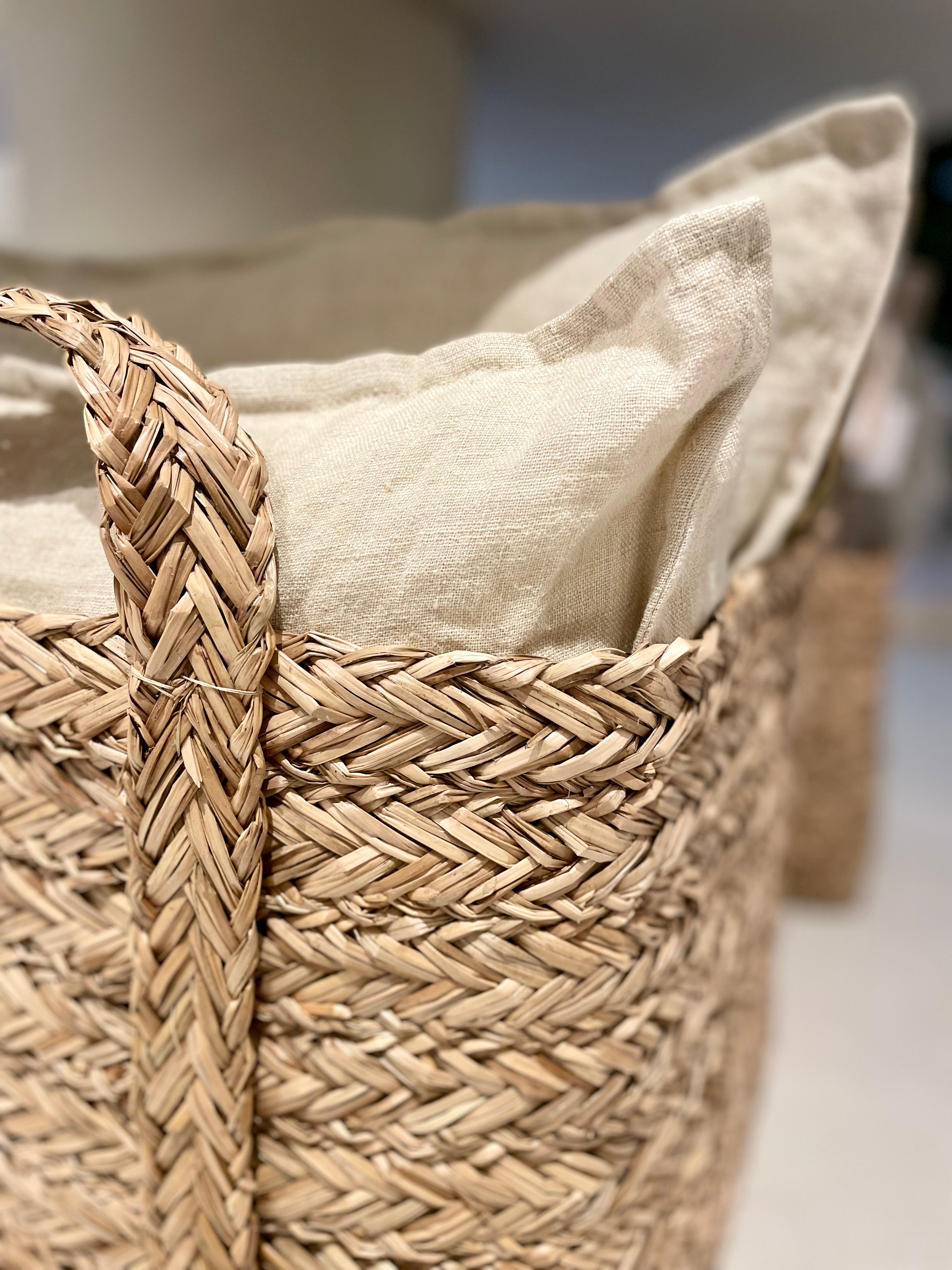 Marion linen cushion color wheat