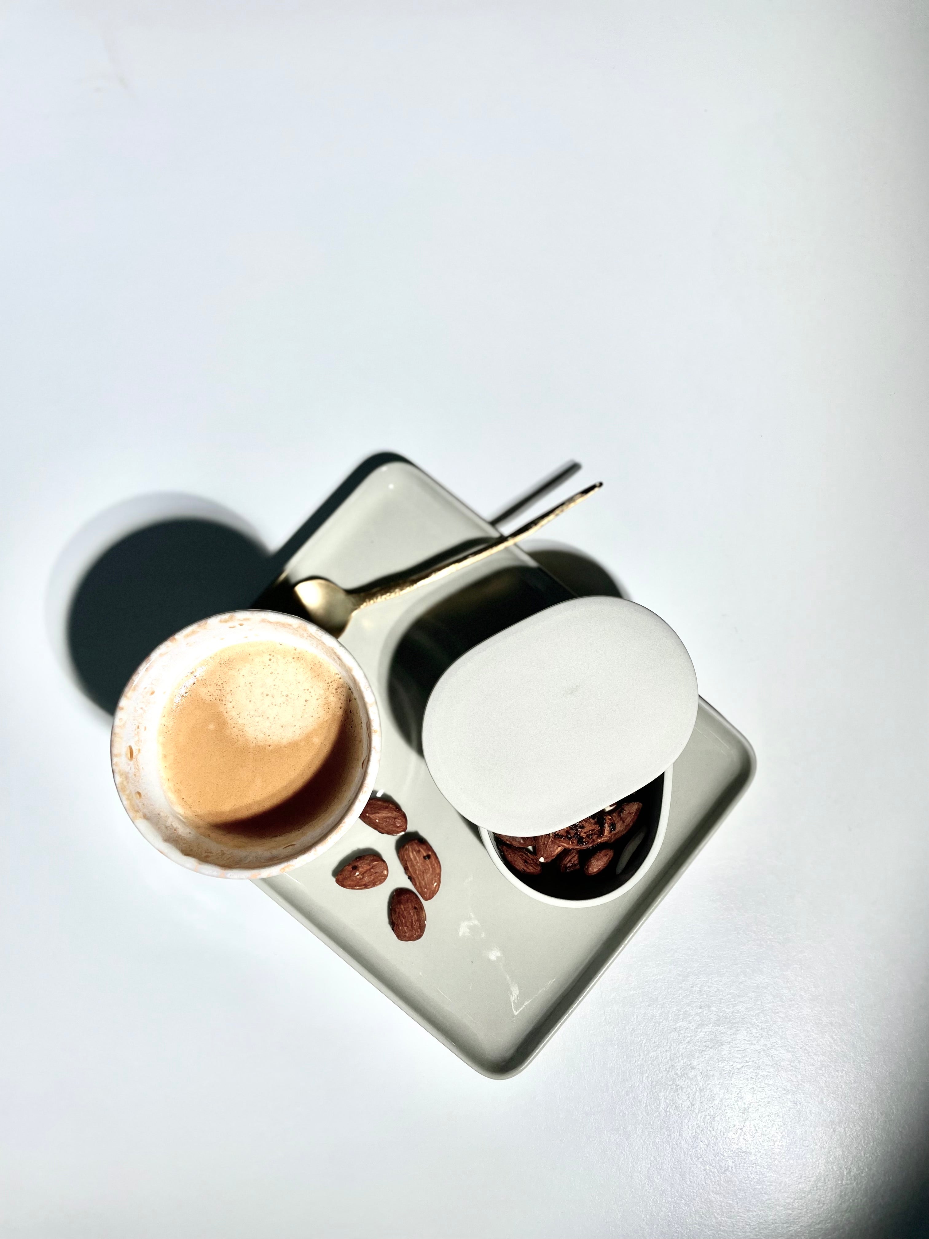 Boîte de rangement ovale avec couvercle beige - Bertrand Lejoly
