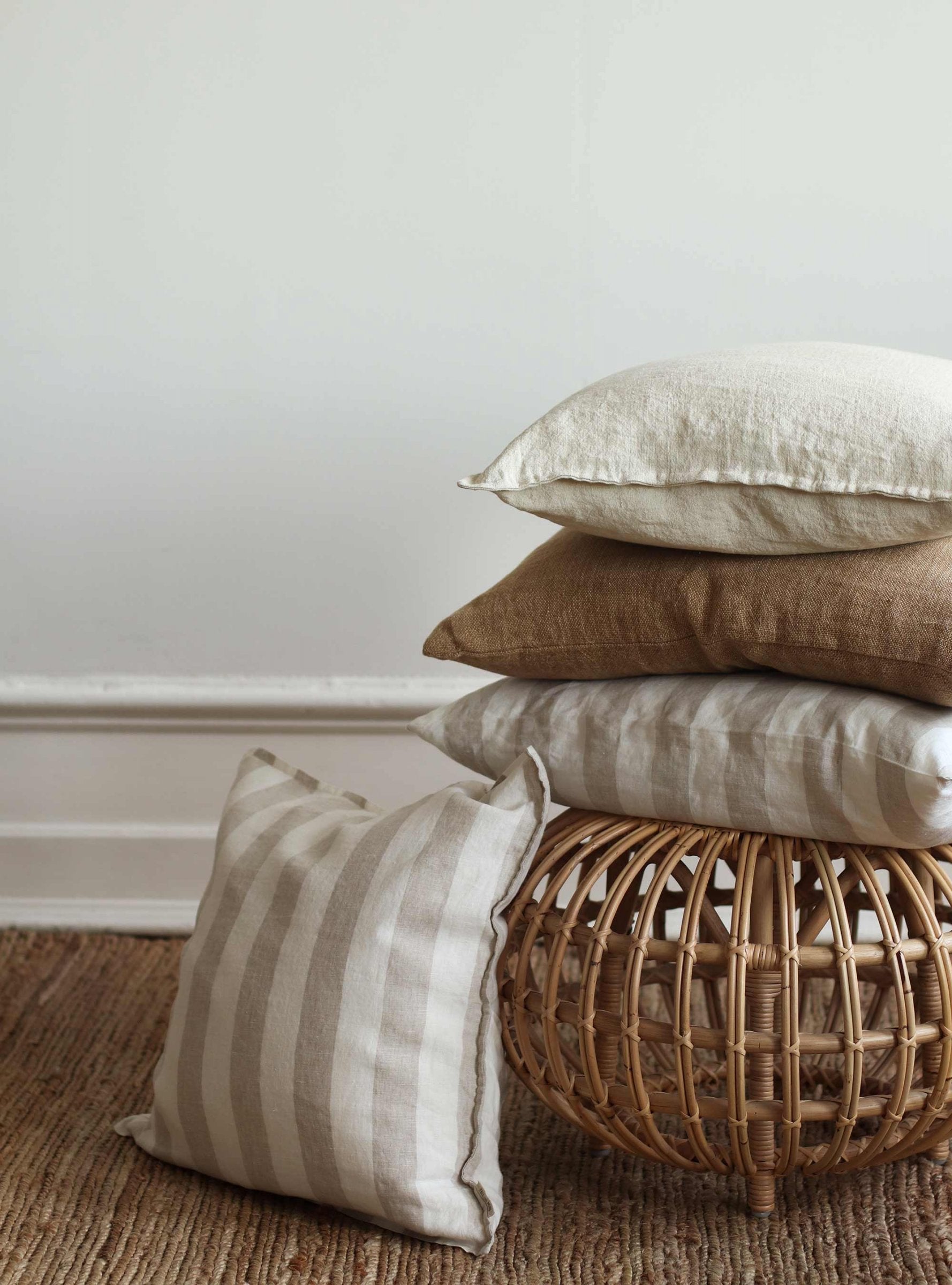 Marion linen cushion color pampas