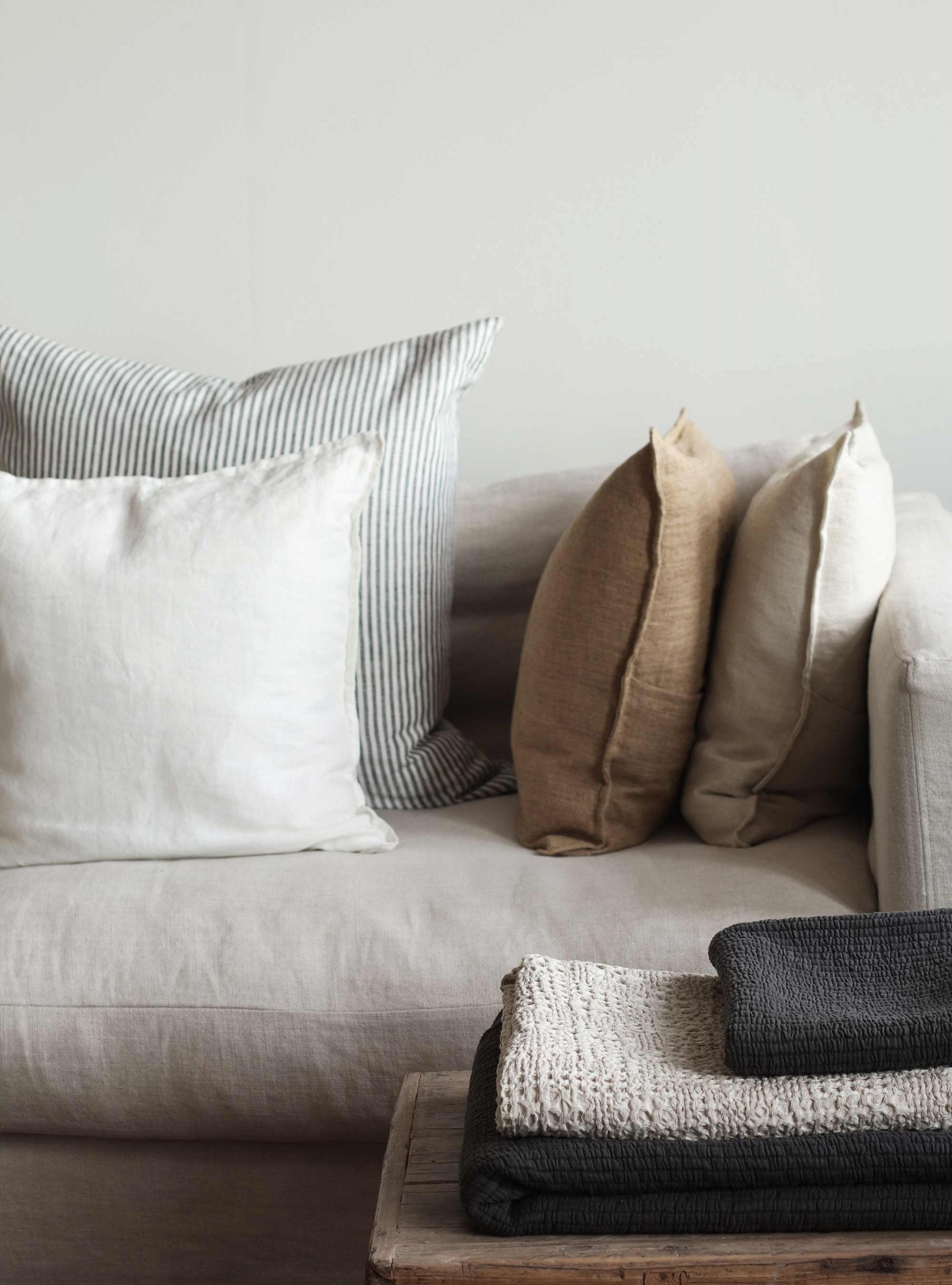 Marion linen cushion color wheat