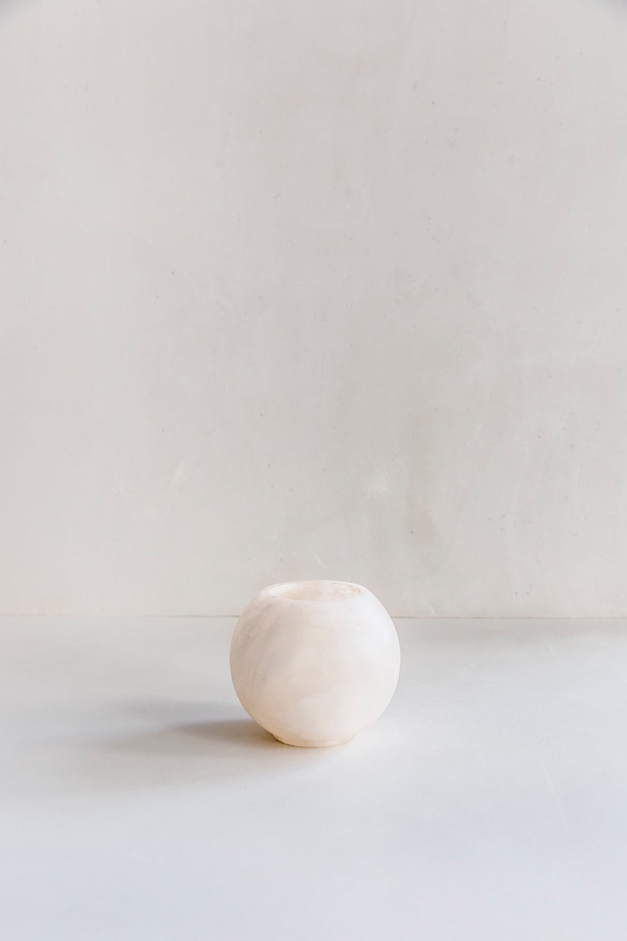 Alabaster tealight holder beige sphere