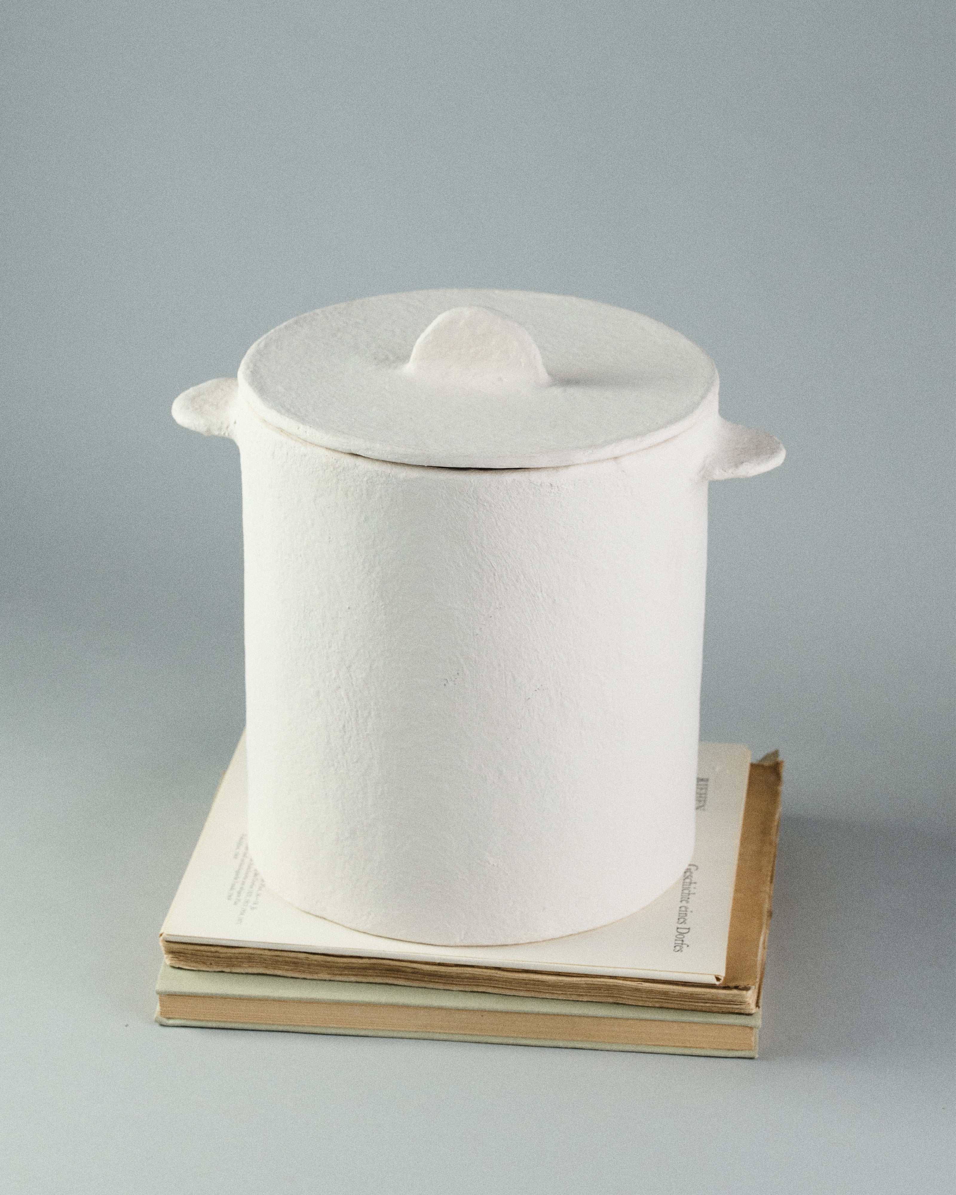 Earth pot white S Marie Michielssen