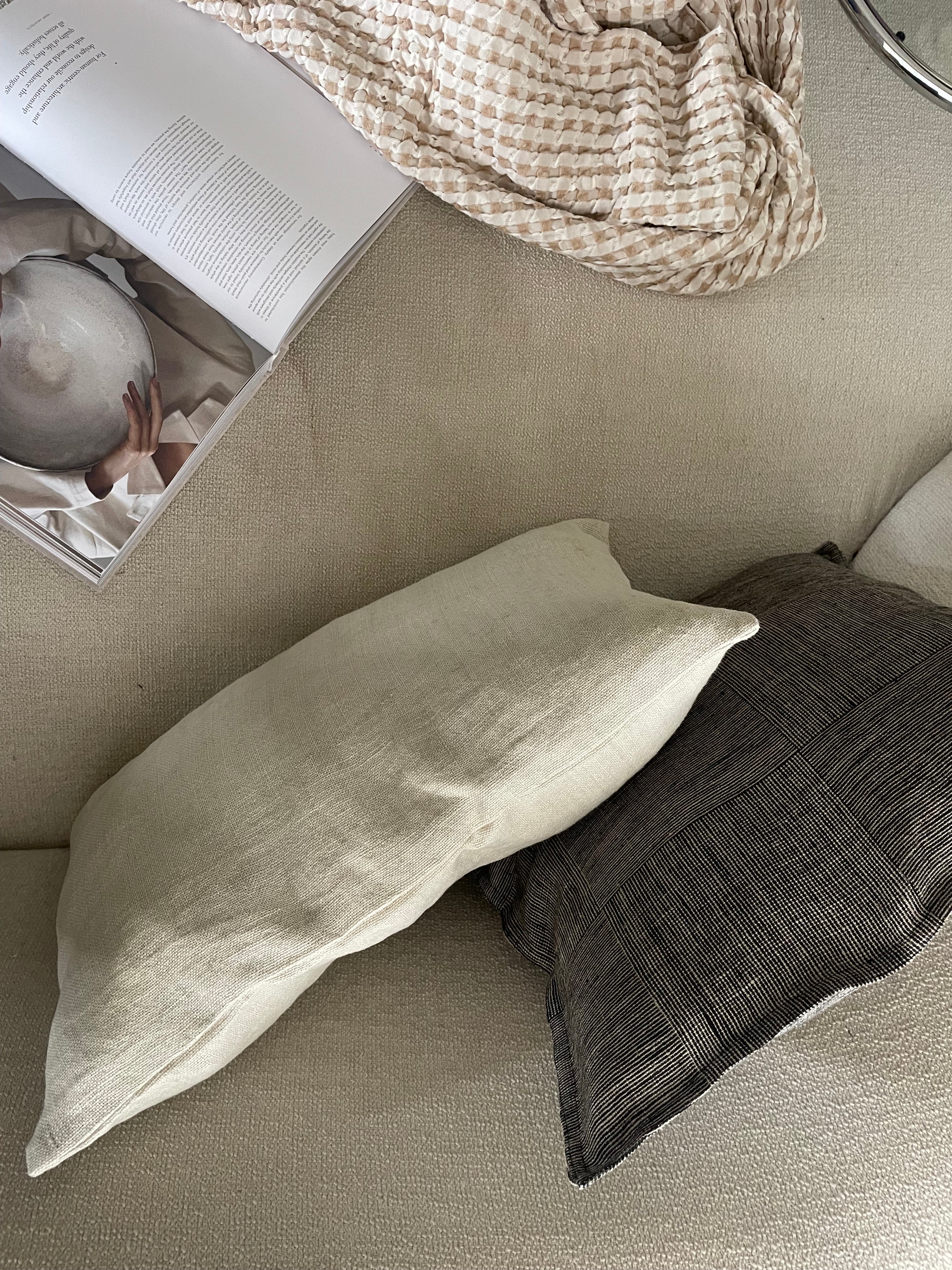 Cushion Theo