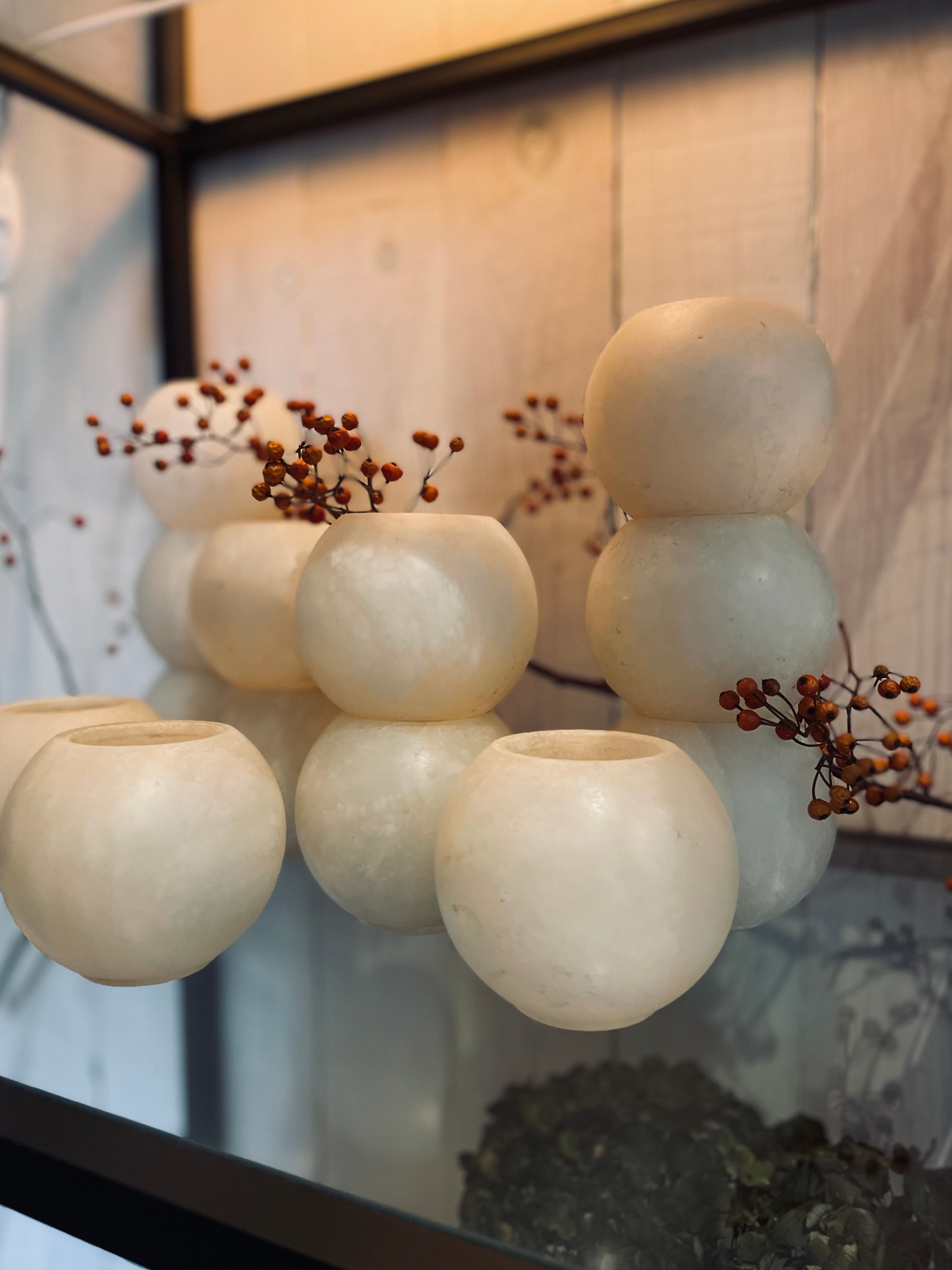 Alabaster tealight holder beige sphere